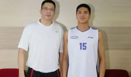 54歲胡衛東現狀：轉型成功，妻子漂亮賢惠，女兒已經上大學