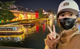 楊紫曬生活隨拍，頭戴鴨舌帽大方微笑活力四射，絕佳狀態魅力難擋