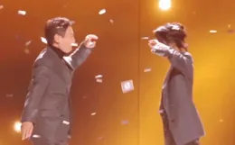 笑麻了!看王者共創之夜，沈騰與時代少年團同框，笑暈在了評論區