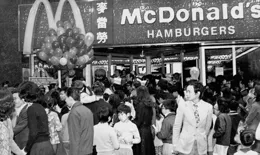 拳打麥當勞、腳踢肯德基！現關店6500家，「速食界巨頭」不香了？