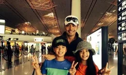 邵兵兒子參加國際選秀節目，顏值超高唱跳俱佳，表現出色