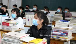 一位高中教師的無奈：面對課堂上無動於衷的學生，我該如何堅持