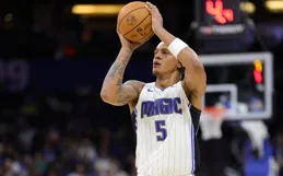 就在今天，22歲班凱羅暴走，創77年NBA歷史第一紀錄，頂薪穩了