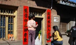 奶奶去世後，姑姑來我家住了23年，她去世後我看著床下的東西哭了