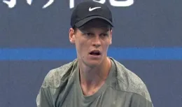 2-1！世界第1翻盤，大滿貫冠軍錯失4賽點飲恨出局，中國金花2連敗