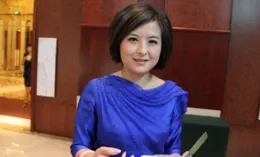 看到張泉靈斷崖式衰老，兩鬢斑白盡顯老態，網友淚目：難以接受