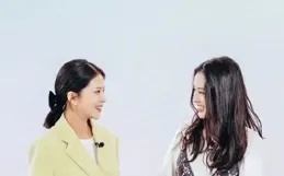 杜淳老婆真漂亮，和女兒穿親子裝拍照，與黃聖依同框一點不輸明星