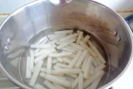 炒小龍蝦放什麽配菜好？