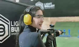 劉亦菲槍術瞬間令人驚艷 讓我贊嘆「老婆真帥」