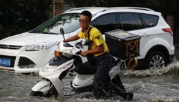 山東一場大雨，電動汽車短板再次暴露！保險公司：維修不如報廢