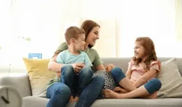 孩子發脾氣，別跟他較勁，用3步溝通，讓孩子穩定情緒