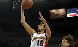 他先後在9支球隊命中50記三分創造NBA歷史，回顧他的職業生涯。