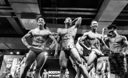 【紅色一號：冬日行動】曝預告，強森、劉玉玲開啟奇幻冒險