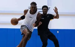 以800萬重返勇士，渴望在金州終老退休，但你清楚必須完成轉型