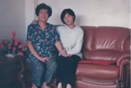 遼寧一對夫婦借7萬送女留學，21年未見，臨死才知女兒已成德國教授