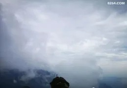 你沒有倒下，只是化作了山脈