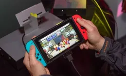 騰訊的裸眼3D PC遊戲掌機「3D One」來了，這到底算「掌機」還是「臂機」？