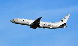 美軍機過航台灣海峽，解放軍勒緊「台獨」脖子上枷鎖，台軍很難受