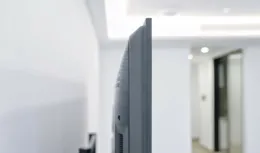 控光定乾坤，視聽見真章！Q9K VS E7N誰才是王者之選？