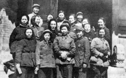 女紅軍長征與丈夫分離，46年後在北京重逢，對方已是國家大人物！