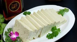 豆腐這種潮汕吃法真好吃，簡單營養又便宜，出鍋上桌湯汁連…