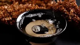 沒喝千斤墨恐難對下聯，上聯：酒裏乾坤誰可懂，誠邀下聯雅對