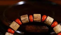 沈香手串買回家千萬別直接戴，多虧朋友提醒，要不然又踩坑了