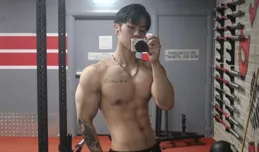 寬肩窄腰比例絕了！分享自重訓練法，讓你輕松練出完美腹肌