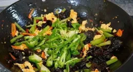 秋冬小個子女生這樣又暖又時髦，記住這幾個顯瘦顯高的穿搭技巧