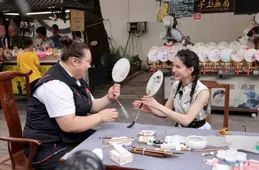 李若彤稱奧運冠軍李雯雯是其侄女，關系讓人羨慕，如今已成忘年交