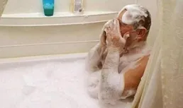 醫生發現：冬天經常洗澡的人，若不想早早進醫院，4點要註意