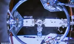 被困空間站，美國太空人新畫面來了，神舟二十號救援待命，幫嗎？