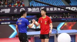 馬龍太暖心了！聽到小女孩沒有拿到pin，馬上拿了一個給到小朋友