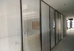 高碑店市中玻玻璃取得中空玻璃加工用清洗裝置專利，可自動對中空玻璃進行雙面清洗