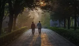 長期走路能把3類病走沒？醫生：50歲後這樣做，降低生病風險