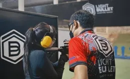 學射擊的劉亦菲竟然都這麽瘦了！看圖我還以為是南韓哪個女團的呢