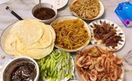 神仙婆婆做的飯菜真好吃！又是完美的一天啊！吃幹凈飯菜真幸福！