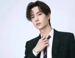 沒有對比就沒有傷害，看了周翊然，才知道肖戰的唐三有多好！