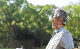 94年我回鄉做生意，村長讓我照顧寡居的兒媳婦，她竟是初中的校花