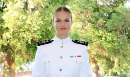 西班牙二公主：17歲將近1.8公尺不如王儲姐姐漂亮，願當姐姐的綠葉