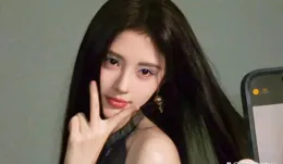 鞠婧祎露肩連衣裙搭配黑長直發型清純可愛