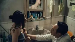 被張頌文捏胸，和胡軍車震，43歲靠實力洗白了