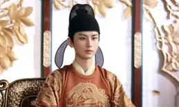 靳東護著、王勁松寵著，長得不帥氣卻讓大咖輪流作配，他啥來頭？