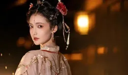 【婚內婚外】開播，本是沖著馮紹峰來的，竟被22歲女配角驚艷了