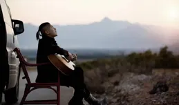 大冰與狗的「不期而遇」：一場歡笑背後的思考