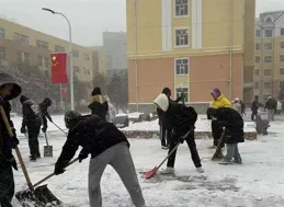 多次缺席掃雪不能評獎學金，未必就有多大的不妥