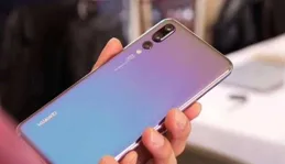 手機拍照被吹了那麽多年，現在有誰敢丟掉相機，拿手機拍正式的廣告圖給我看？