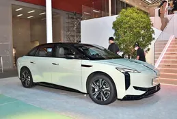 純電中大型車亮相廣州車展！軸距達3公尺，配雙電機四驅，續航820Km