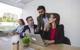 阿裏裁員15000人，給大家過大節！