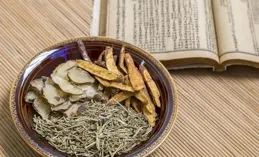 這4味中藥放進湯裏，能幫你抗衰！被很多中醫大家推薦！